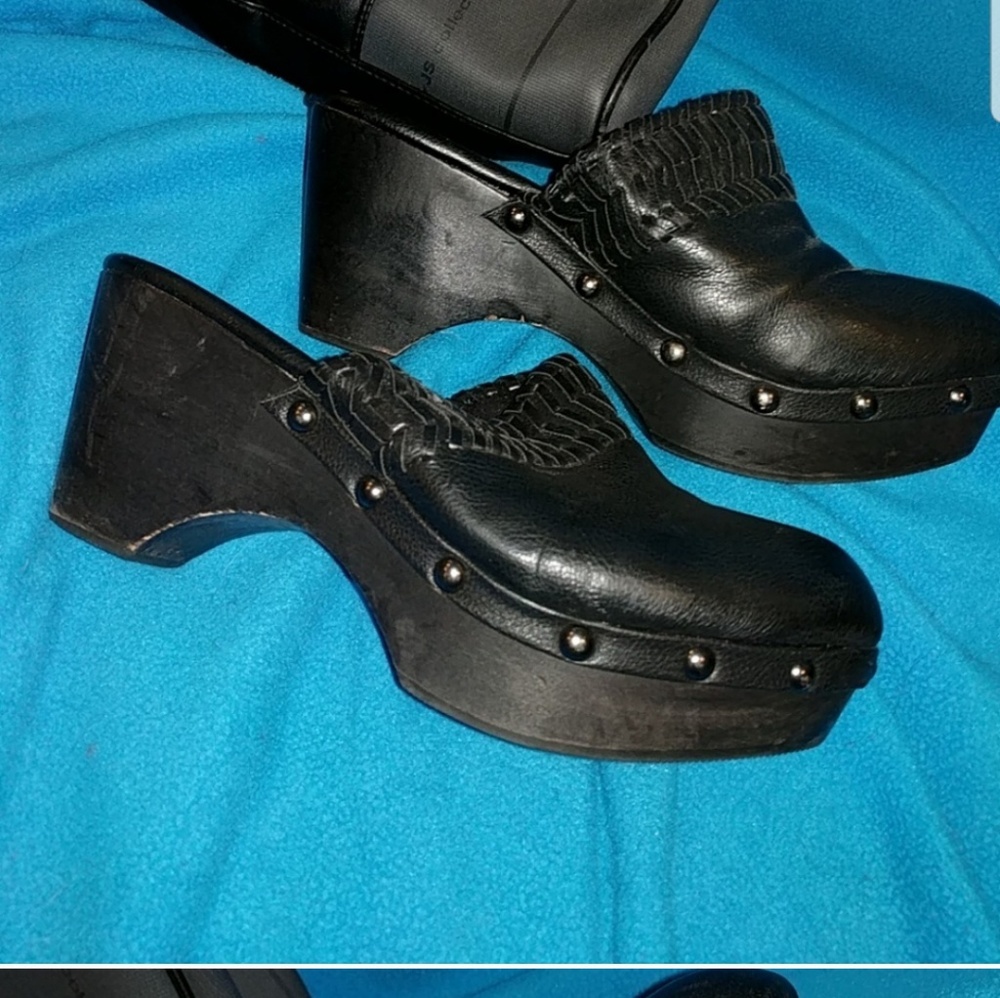 Coconut clogs